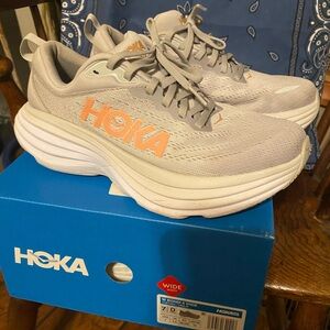 Hoka Bondi 8 One One Women’s Size 7 D WIDE New in Box